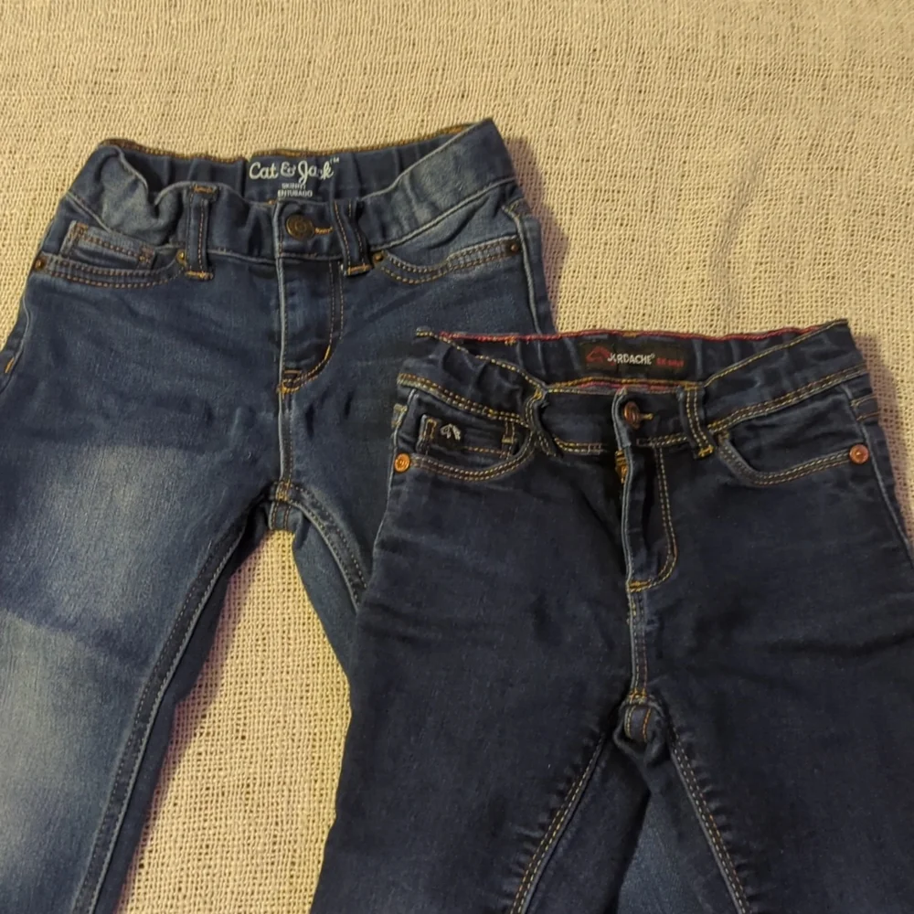 Pair of 3T Girl Jeans - Picture 2 of 8
